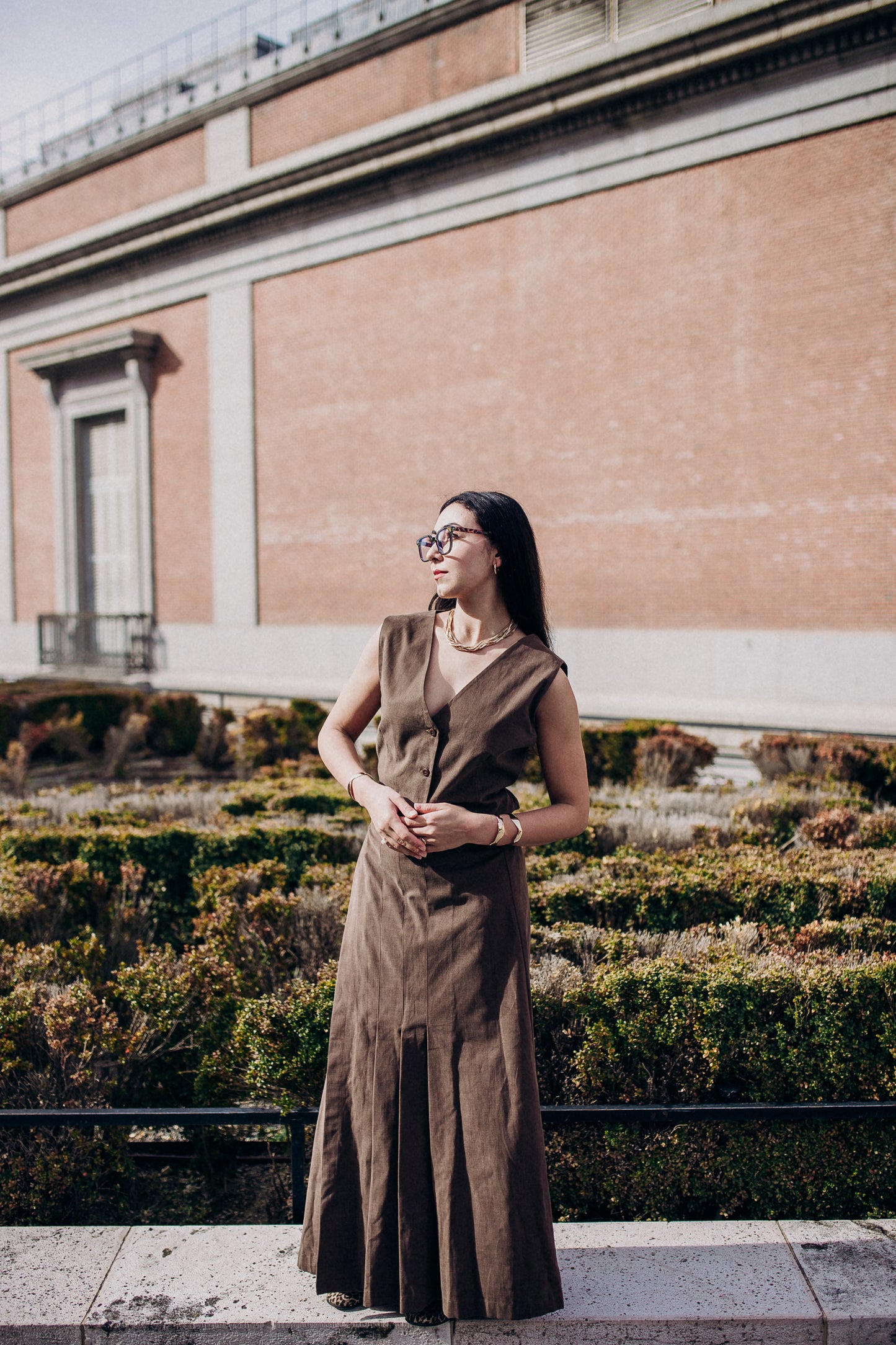 Conjunto de falda cruzada y chaleco corto